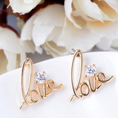 Schöne Love Ohrringe in zwei verschiedenen Farben - 