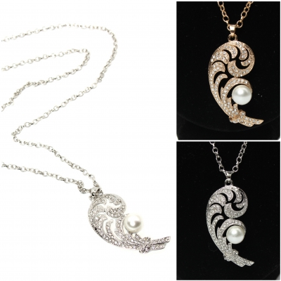 Halskette mit Anhänger mit Strass Steinen und großer Perle