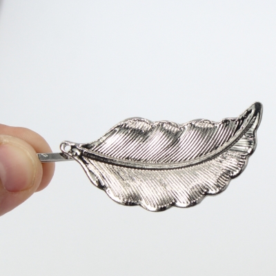 Metal Haarklammer Feder in der Farbe Silber - 2