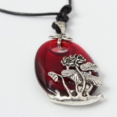 Bernstein Style Halskette mit Blumen Anhänger Handarbeit Vintage Rot - 3