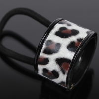 Haarringe mit Leoparden Mustern Modell 1