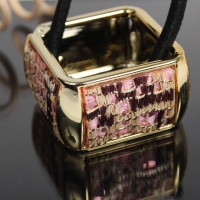 Haarring Quadratisch Strickmuster in der Farbe Rosa