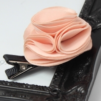 Rosen Haarklammer Blüten in der Farbe Altrosa